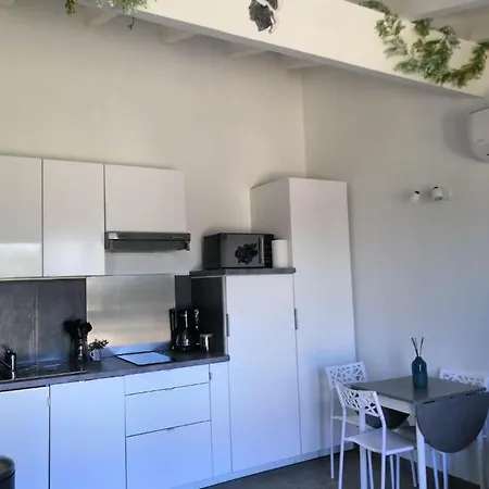 Très Joli T2 Climatisé&grande Terrasse à 1km De La *