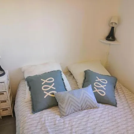 Très Joli T2 Climatisé&grande Terrasse à 1km De La *